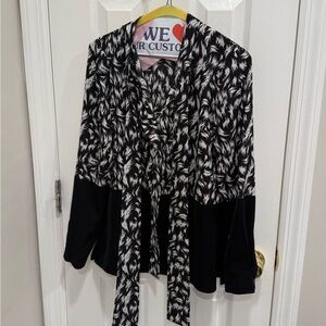 Derek Heart Monochrome Patterned Blouse